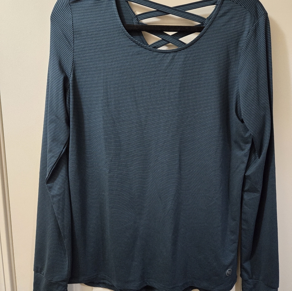 We Wander long sleeve shirt green size medium
